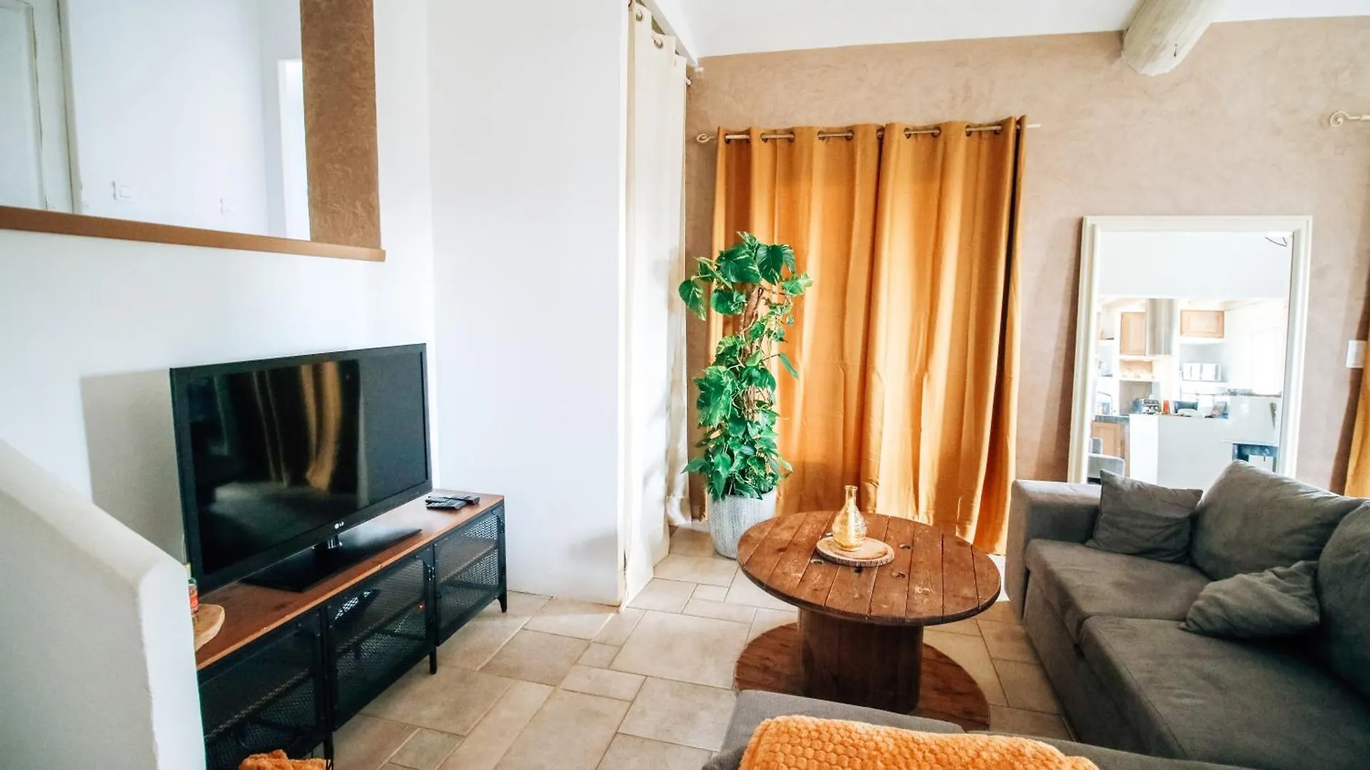 Holiday home Villa Avec Piscine Privee. Dauphin France